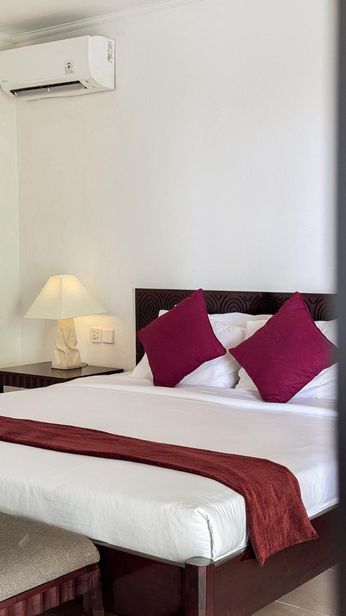 Legong Keraton Beach Hotel Canggu Exterior foto